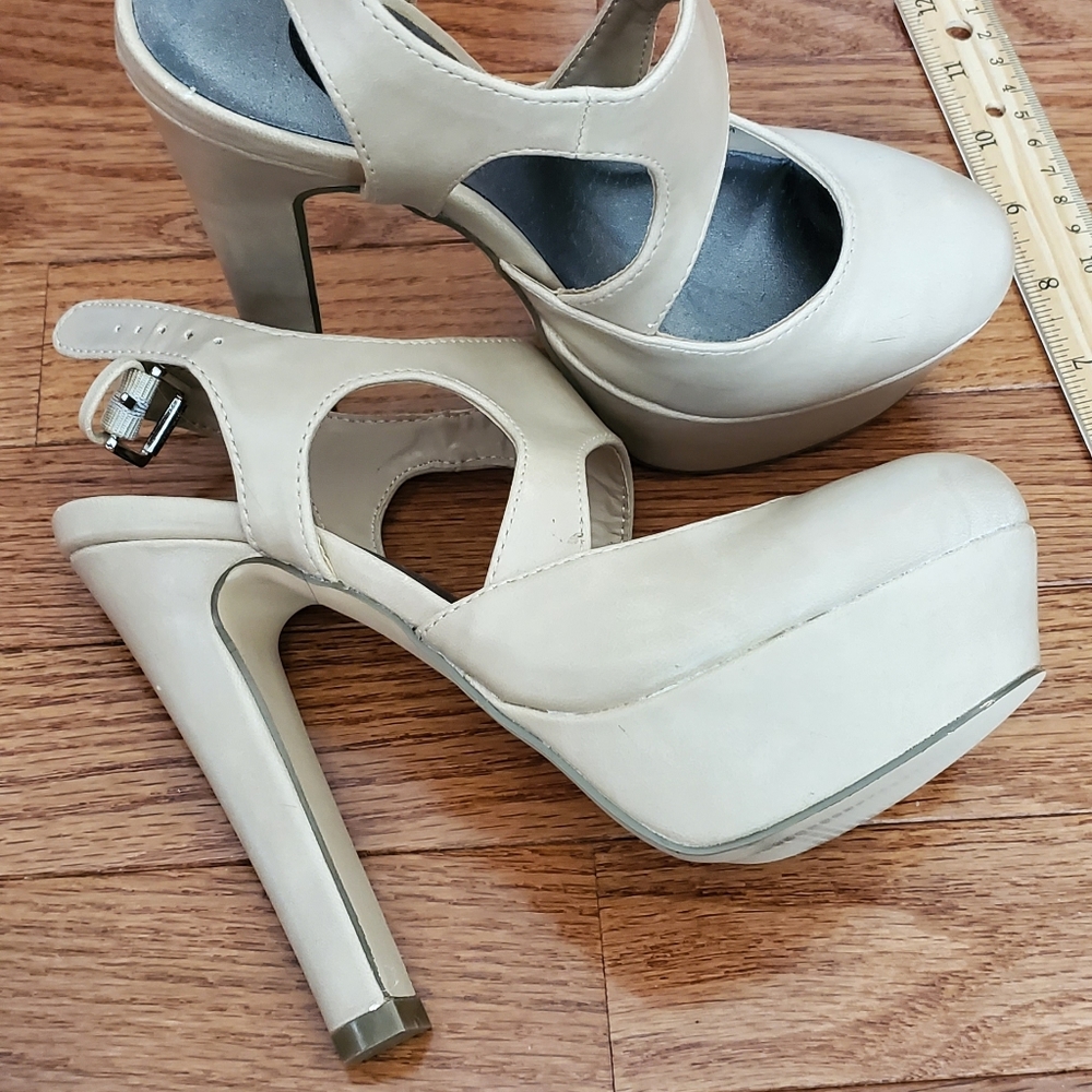 Nude high heel with front platform